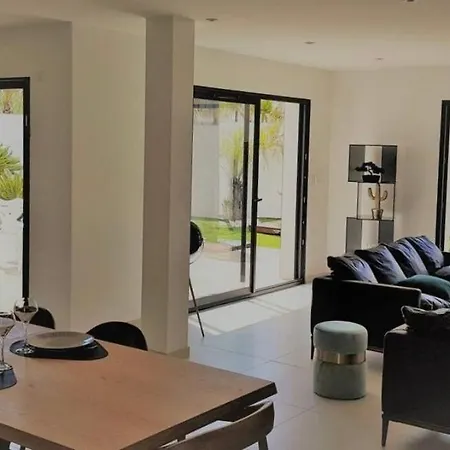 Stunning Family With Pool In Cap D'agde Semesterbostad