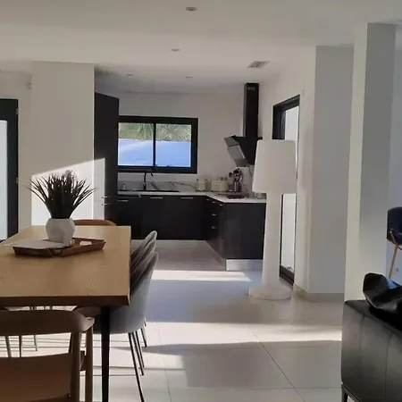 Semesterbostad Stunning Family With Pool In Cap D'agde *