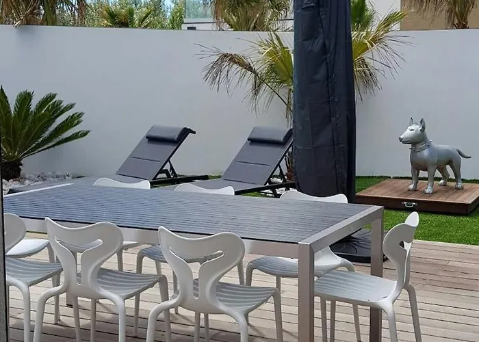 Semesterbostad Stunning Family With Pool In Cap D'agde *